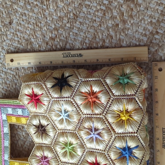 Vintage plastic canvas happy purse - Picture 10 of 12